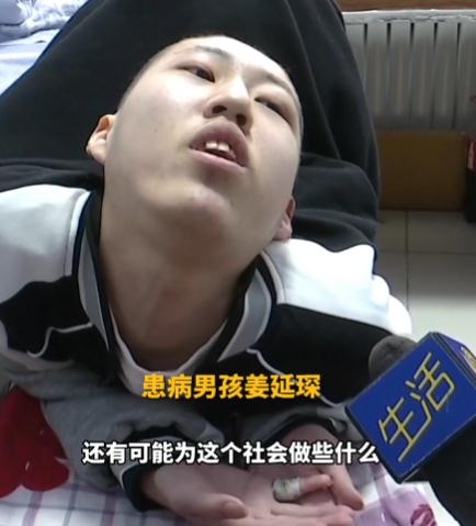 山东“折叠男孩”跪着上课考上大学,祝他手术顺利! 山东“折叠男孩”跪着上课考上大学,祝他手术顺利!