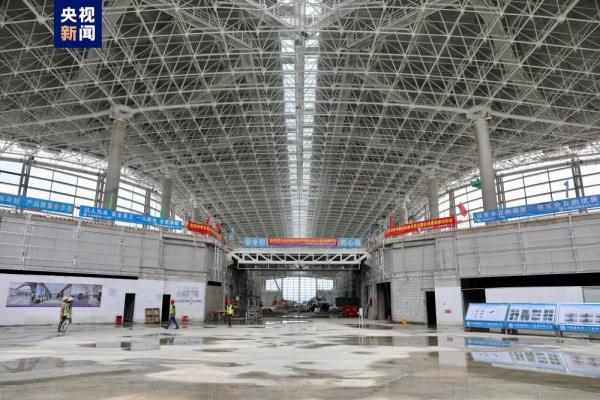 广州白云国际机场三期扩建工程西四指廊完成金属屋面施工 广州白云国际机场三期扩建工程西四指廊完成金属屋面施工