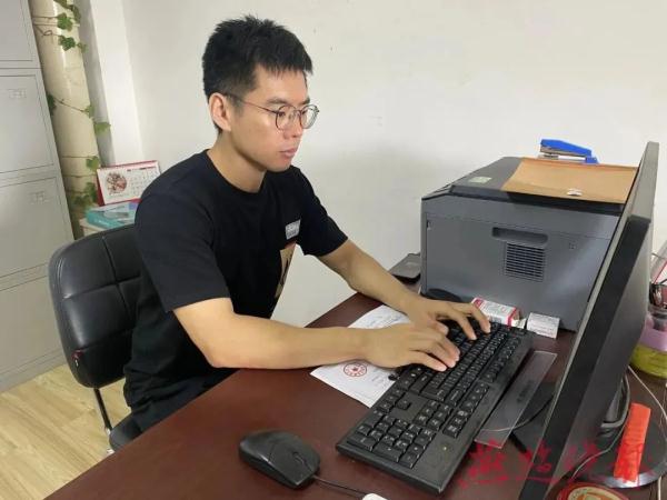 这个跪地救人的石家庄小伙儿,找到了! 这个跪地救人的石家庄小伙儿,找到了!