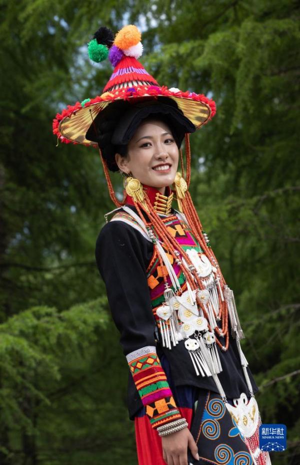 四川美姑县:寻找最美“索玛花” 四川美姑县:寻找最美“索玛花”