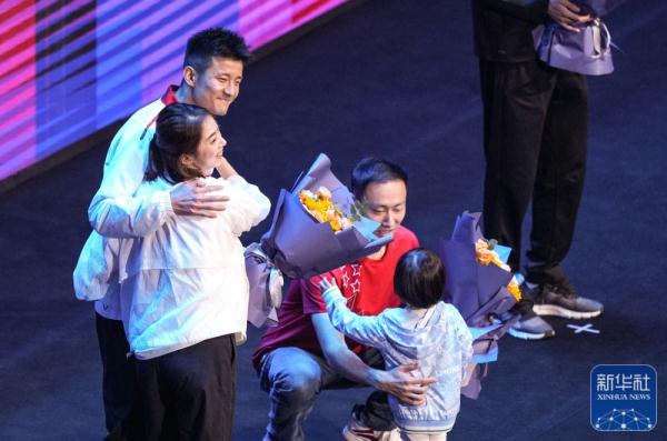 中国羽毛球队运动员退役仪式举行 中国羽毛球队运动员退役仪式举行