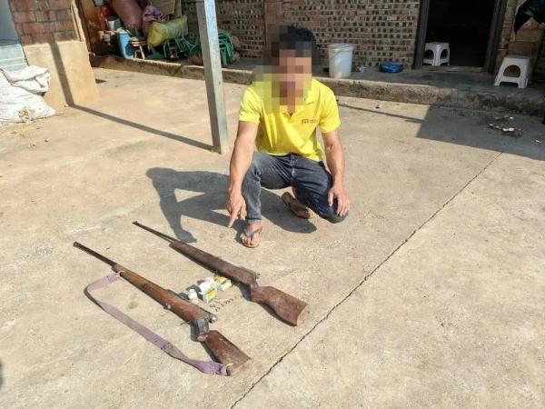 云南两男子上山捡菌 发现獐子粪便后却起了歪心思