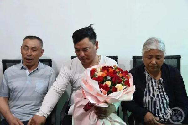 男子寻子37年终团圆