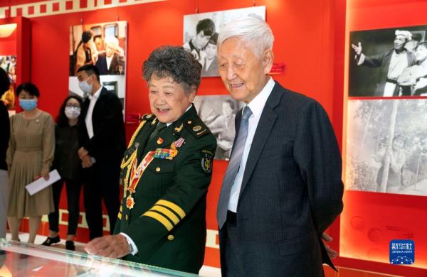 第六届中国文联知名老艺术家艺术成就展在京举办