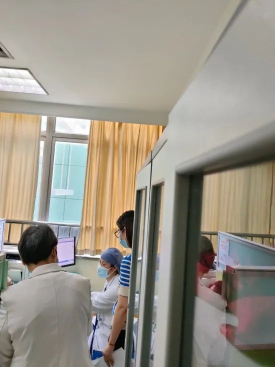 毒虫出没！男娃敏感部位旁边趴着一只虫子...