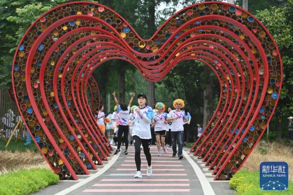 全民健身|浙江湖州举行“彩虹跑”活动 全民健身|浙江湖州举行“彩虹跑”活动