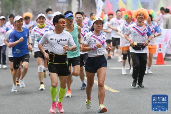 全民健身|浙江湖州举行“彩虹跑”活动 全民健身|浙江湖州举行“彩虹跑”活动