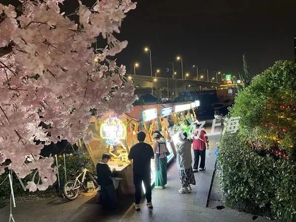肉眼可见的夏天要来了？上海新晋城堡夜市：小吃多到眼花缭乱，价格很平民！