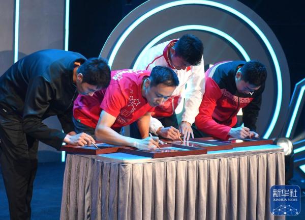 中国羽毛球队运动员退役仪式举行 中国羽毛球队运动员退役仪式举行