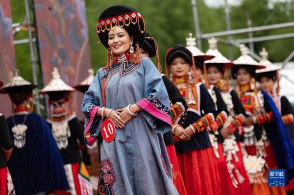 四川美姑县:寻找最美“索玛花” 四川美姑县:寻找最美“索玛花”