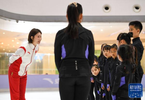花滑世界冠军张丹在成都开展教学课