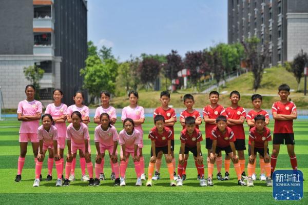 大凉山的足球小将 大凉山的足球小将