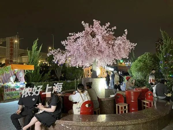 肉眼可见的夏天要来了？上海新晋城堡夜市：小吃多到眼花缭乱，价格很平民！