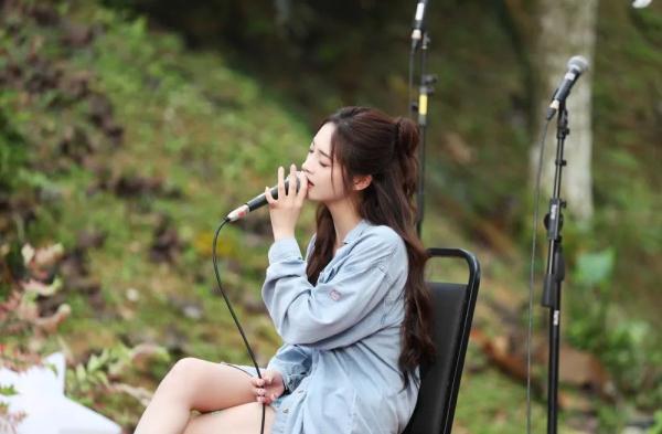 《追星星的人3》探访“世外桃源” 体验原始部落神秘生活