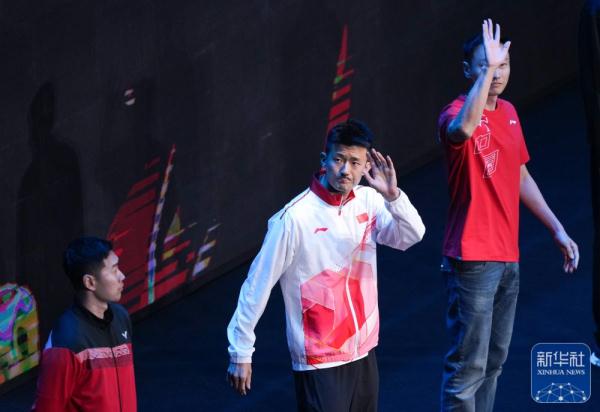 中国羽毛球队运动员退役仪式举行 中国羽毛球队运动员退役仪式举行