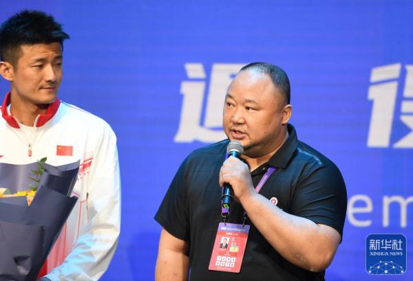 中国羽毛球队运动员退役仪式举行 中国羽毛球队运动员退役仪式举行