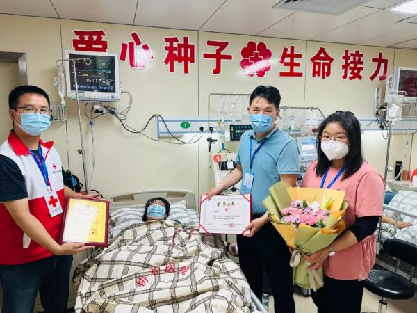 福建这位姑娘对家人撒谎,只为…… 福建这位姑娘对家人撒谎,只为……