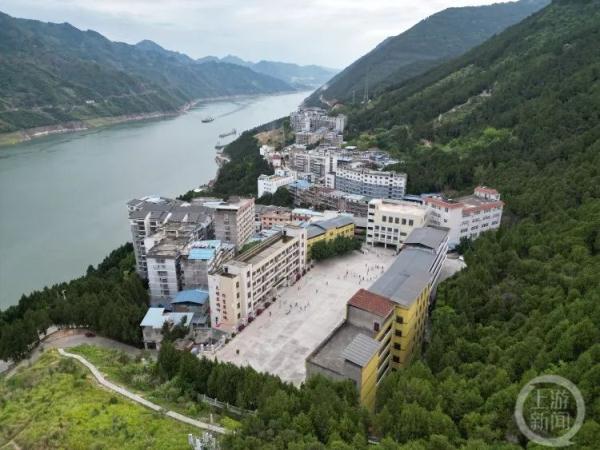 她和家人用爱“唤醒”瘫痪父亲