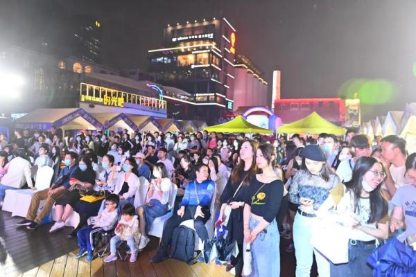 “知道为什么每次我都先吃鱼头吗？”答案齁甜……