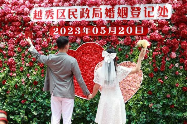 “知道为什么每次我都先吃鱼头吗？”答案齁甜……