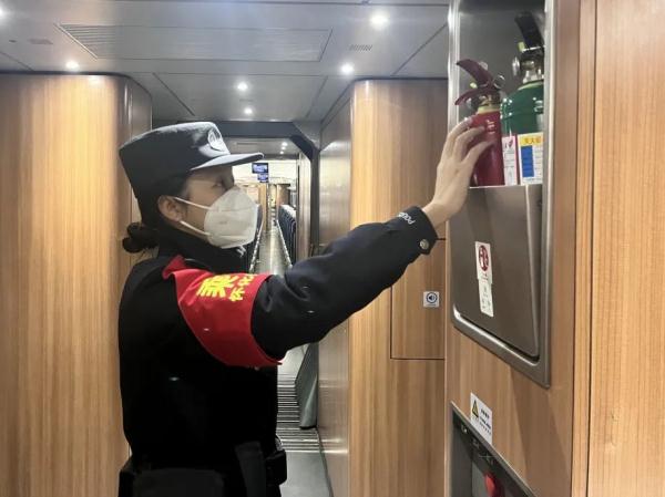 “你俩真的不是亲姐妹吗?” “你俩真的不是亲姐妹吗?”