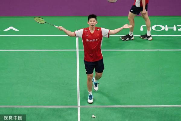 球迷失望退场时,奇迹发生了! 球迷失望退场时,奇迹发生了!