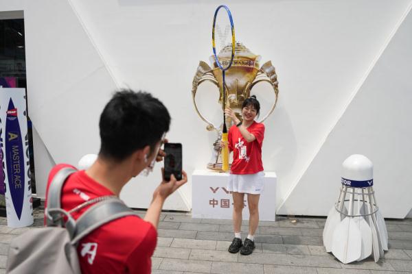 忆往事 谈体育——在苏迪曼杯赛场专访“羽坛皇后”李玲蔚