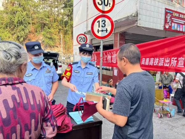 “你俩真的不是亲姐妹吗?” “你俩真的不是亲姐妹吗?”