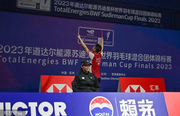 球迷失望退场时,奇迹发生了! 球迷失望退场时,奇迹发生了!