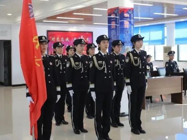 “你俩真的不是亲姐妹吗?” “你俩真的不是亲姐妹吗?”