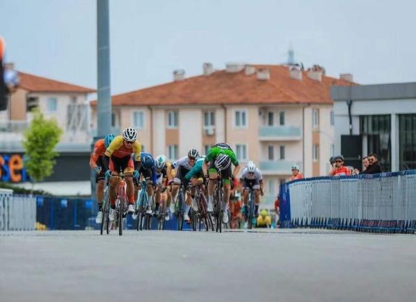 斩获冠军，中国自行车队创造历史！