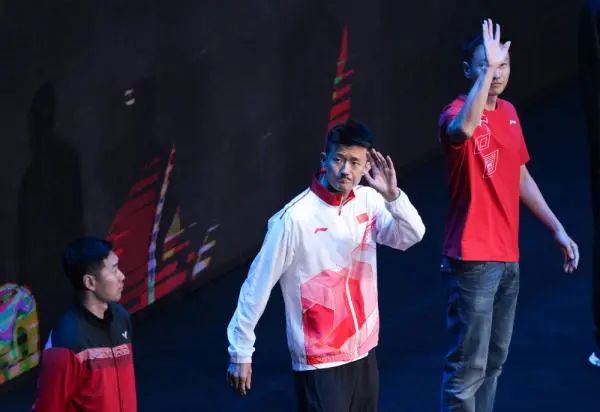 谌龙退役：难说再见