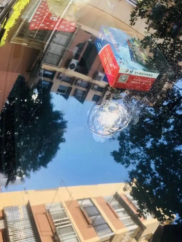钢珠碎窗！利器划擦！沪上小区多辆私家车屡遭“黑手”！为何总抓不到作案人？