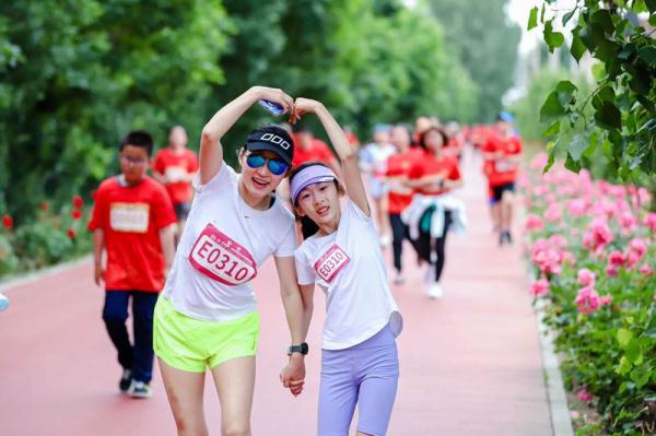 2023“北京花马”:6000名参赛选手畅享花海赛道 2023“北京花马”:6000名参赛选手畅享花海赛道