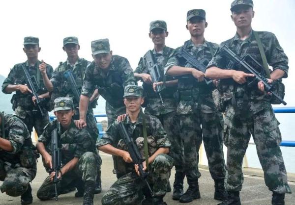 跪地救人的新郎胡鹏刚，你真帅！