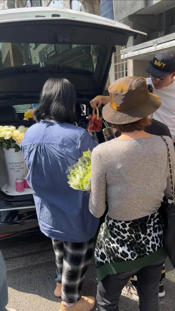 上海要向路边摊“打开大门”了吗？ 记者体验式调查，多区坦言：没证不行