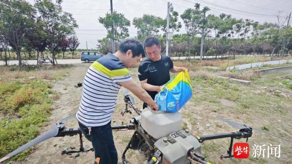 “无人机投喂师”每天养千亩小龙虾!工作超10个小时 “无人机投喂师”每天养千亩小龙虾!工作超10个小时
