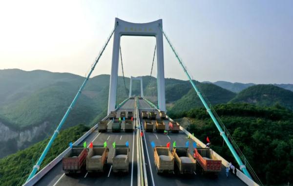 48辆卡车，1680吨！贵州一座大桥完成荷载试验