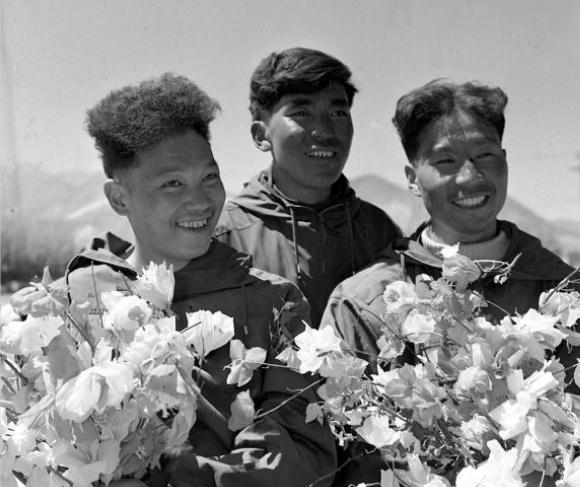 成功登顶珠穆朗玛峰!直击中国科考探秘地球之巅 成功登顶珠穆朗玛峰!直击中国科考探秘地球之巅