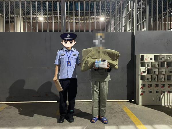 清远一男子无牌驾驶被盘查，竟牵出“大事件”！