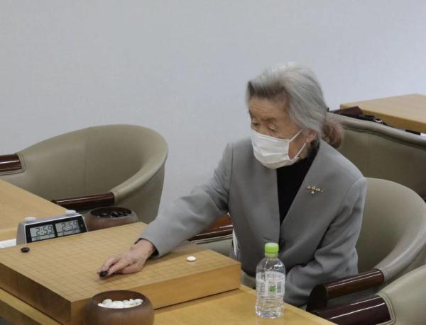 一颗围棋心——记96岁的日本职业棋手杉内寿子