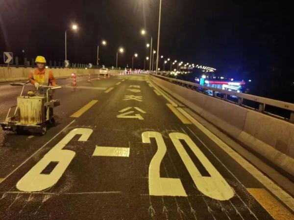 注意!北京公交车道开始调整标识,施工进度已完成35% 注意!北京公交车道开始调整标识,施工进度已完成35%