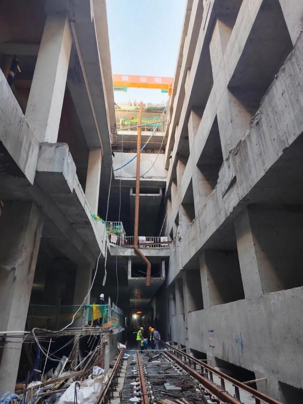 快来看！哈尔滨地铁3号线二期西北环河松街站、公路大桥站、上海街站全面铺轨