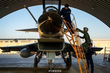 空军战机跨昼夜飞行，出击！