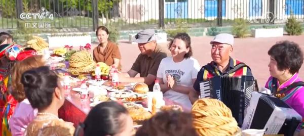 追着花儿看新疆 | 多民族文化交流融合 各民族同胞守望相助