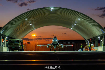 空军战机跨昼夜飞行，出击！