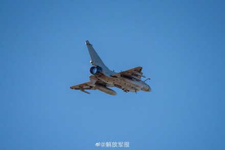 空军战机跨昼夜飞行，出击！