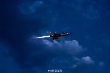 空军战机跨昼夜飞行，出击！