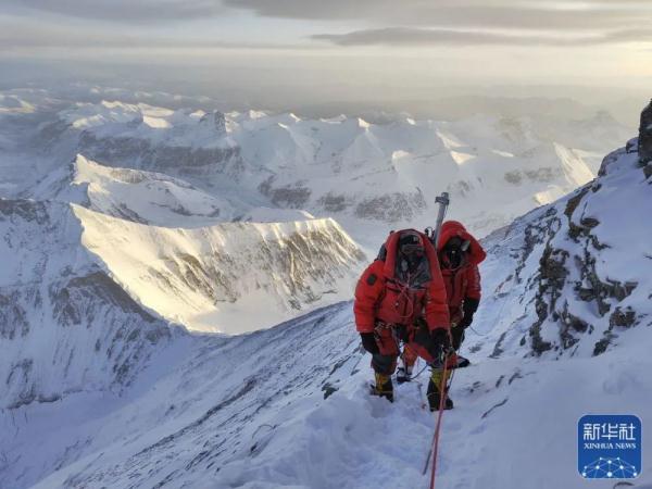 成功登顶珠穆朗玛峰!直击中国科考探秘地球之巅 成功登顶珠穆朗玛峰!直击中国科考探秘地球之巅