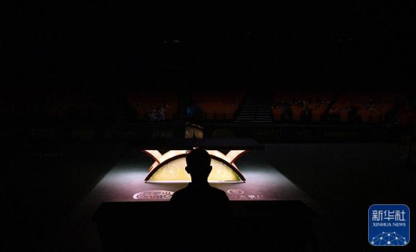 世乒赛 | 王楚钦比赛遇停电 世乒赛 | 王楚钦比赛遇停电